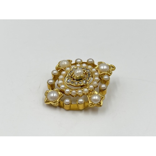 1123 - A 19th century yellow metal diamond and seed pearl brooch/pendant - approx. gross weight 7.6 grams a... 