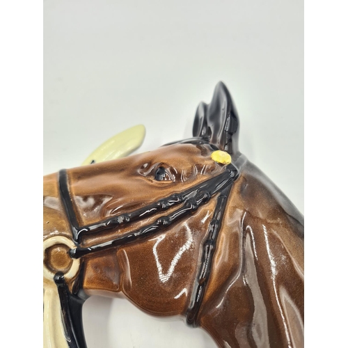 197 - A Beswick horse wall plaque, model no. 806 - approx. 17cm high x 18cm wide