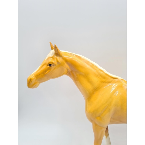 246C - A Beswick Palomino horse figurine - approx. 28cm high x 35cm long