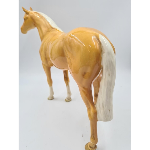 246C - A Beswick Palomino horse figurine - approx. 28cm high x 35cm long