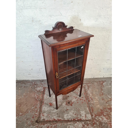 30 - An Edwardian mahogany display cabinet with single leaded glass door and three internal shelves - app... 