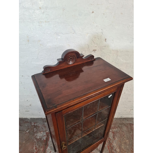 30 - An Edwardian mahogany display cabinet with single leaded glass door and three internal shelves - app... 