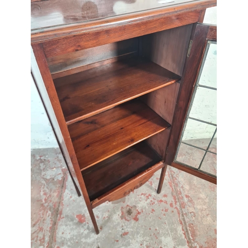 30 - An Edwardian mahogany display cabinet with single leaded glass door and three internal shelves - app... 