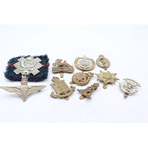 1163 - A collection of vintage military cap badges to include Prince Alberts, L.I, H.L.I etc.