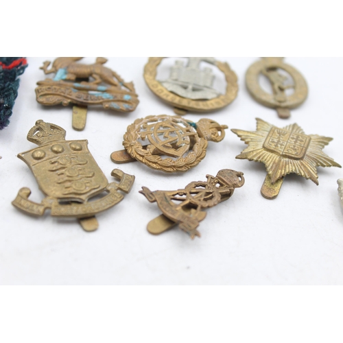 1163 - A collection of vintage military cap badges to include Prince Alberts, L.I, H.L.I etc.