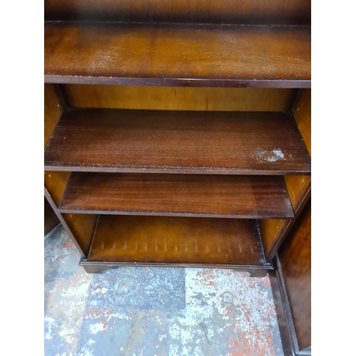 142 - A mahogany six tier free standing bookcase - approx. 166cm high x 78cm wide x 30cm deep