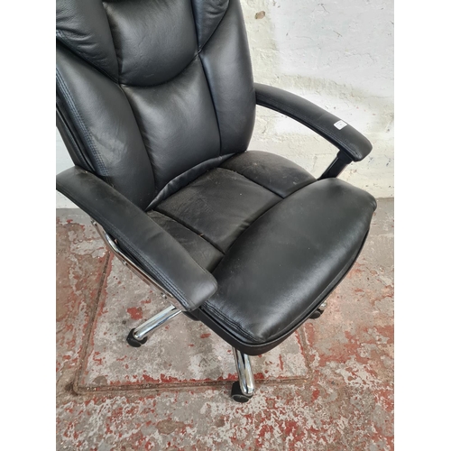 71 - A modern black leatherette and chrome plated swivel office desk chair