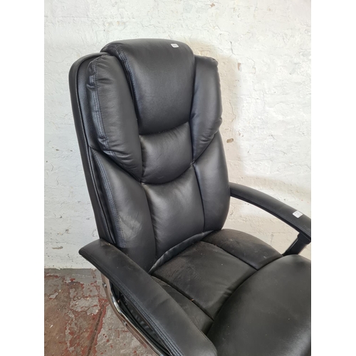 71 - A modern black leatherette and chrome plated swivel office desk chair