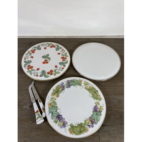 303 - A collection of ceramics to include Emma Bridgewater Polka Dot side plate, Portmeirion Botanic Garde... 