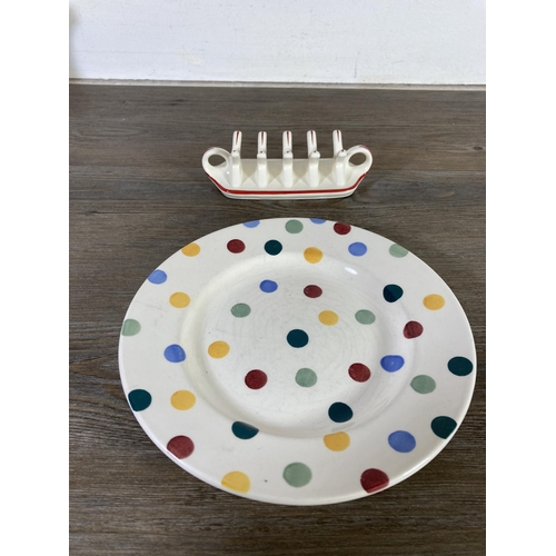 303 - A collection of ceramics to include Emma Bridgewater Polka Dot side plate, Portmeirion Botanic Garde... 