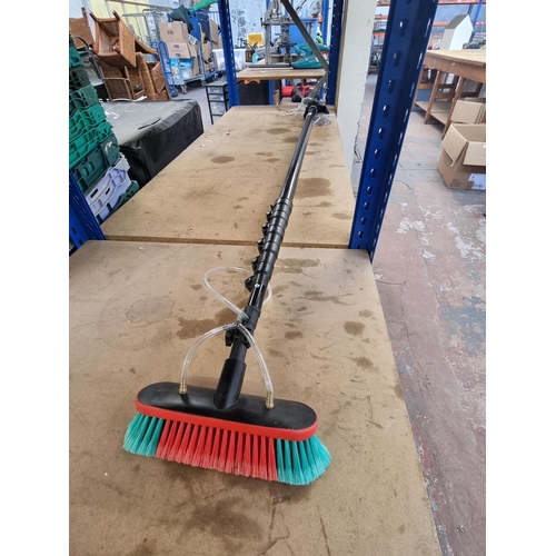 544 - A water fed telescopic window cleaning brush