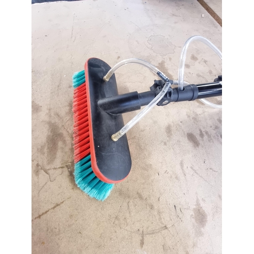 544 - A water fed telescopic window cleaning brush