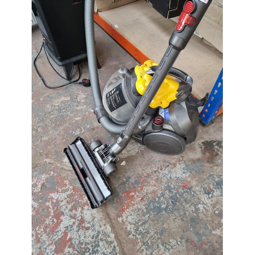 730 - A Dyson DC19T2 multi floor bagless cylinder vacuum cleaner