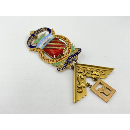 1167 - A George Kenning & Son hallmarked London 9ct gold and enamel Manchester Engineers' Lodge Masonic jew... 