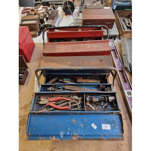 600 - Two vintage metal cantilever tool chests containing a large collection of tools