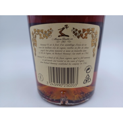 556 - A 70cl bottle of Hennessy V.S. Cognac - bottled at 40%