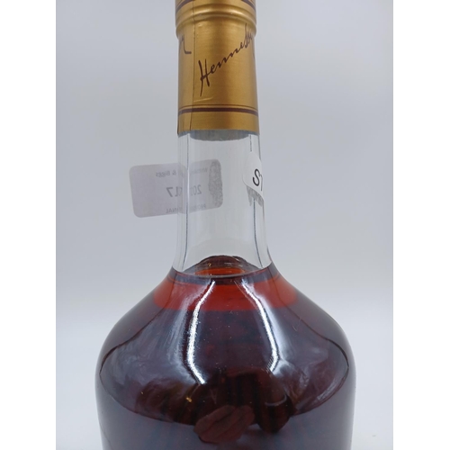 556 - A 70cl bottle of Hennessy V.S. Cognac - bottled at 40%