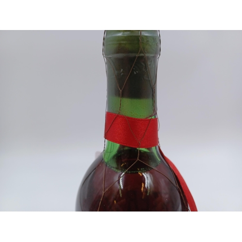 607 - A 75cl bottle of Manchester United Old Trafford red wine - bottled at 11%