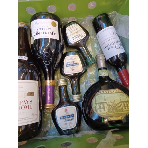 637 - Eleven bottles of wine to include 75cl 1995 Vouvray white, 75cl 2012 Chenet Merlot red, 75cl Paul Ma... 