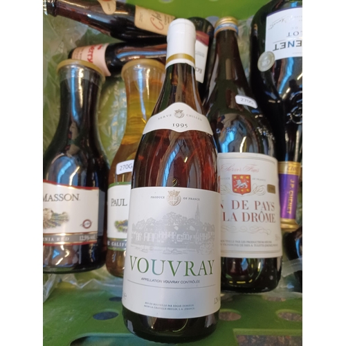 637 - Eleven bottles of wine to include 75cl 1995 Vouvray white, 75cl 2012 Chenet Merlot red, 75cl Paul Ma... 