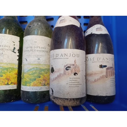 638 - Thirteen 75cl bottles of white and rosé wine to include three 1994 vin de pays des Côtes de Gascogne... 