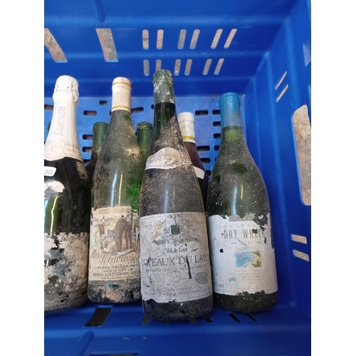 638 - Thirteen 75cl bottles of white and rosé wine to include three 1994 vin de pays des Côtes de Gascogne... 