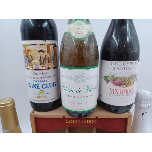 628 - Nine bottles of wine to include two boxed 37.5cl Louis Jadot French red, 75cl Moscatel de Valencia s... 