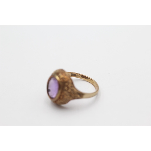 1005 - A 9ct gold amethyst ornate signet ring, size K½ - approx. gross weight 3.6 grams