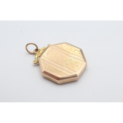 1015 - An antique 9ct front and back gold etched locket - approx. gross weight 3.6 grams