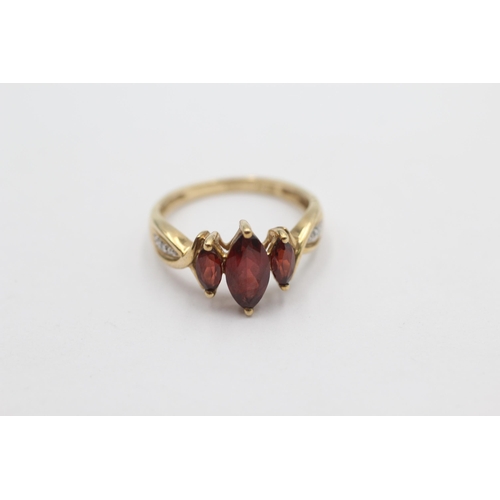 1016 - A 9ct gold garnet and diamond dress ring, size O½ - approx. gross weight 2.9 grams