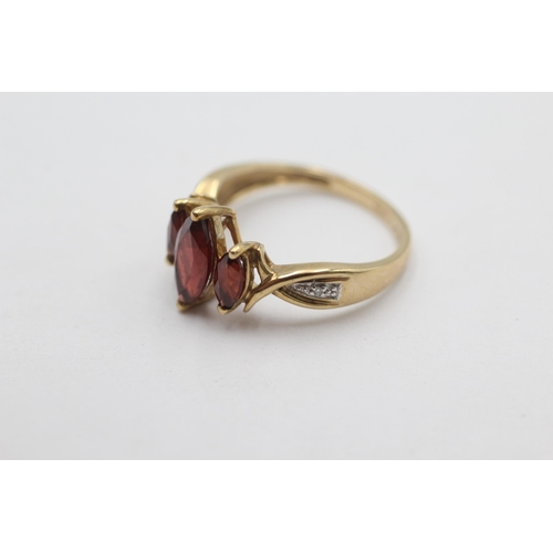 1016 - A 9ct gold garnet and diamond dress ring, size O½ - approx. gross weight 2.9 grams