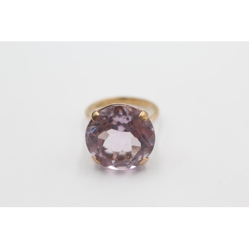 1017 - A 9ct gold amethyst cocktail ring, size K½ - approx. gross weight 5.7 grams