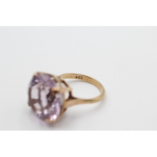 1017 - A 9ct gold amethyst cocktail ring, size K½ - approx. gross weight 5.7 grams