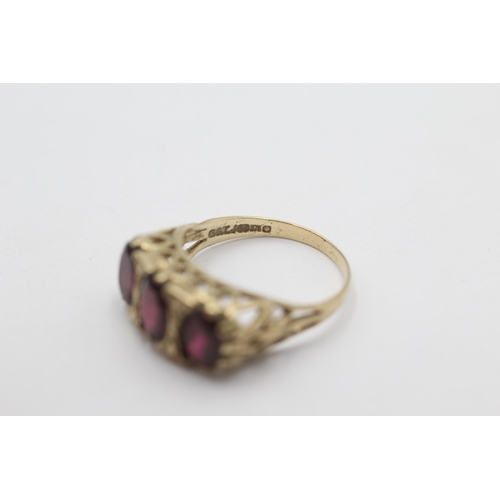 1019 - A 9ct gold garnet gypsy setting ring, size M½ - approx. gross weight 3 grams