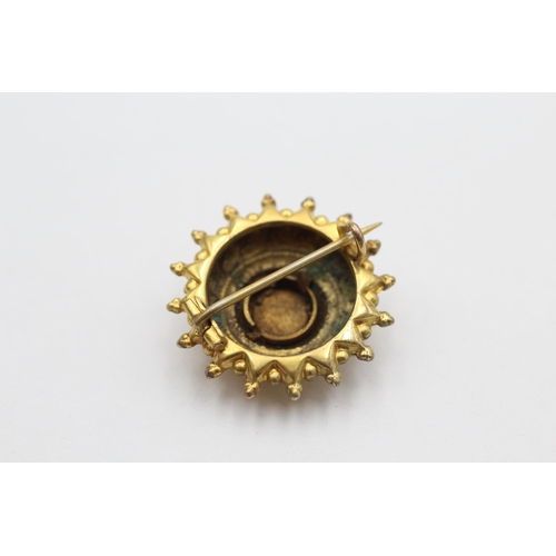 1022 - An antique 10ct gold pearl star brooch - approx. gross weight 3.2 grams