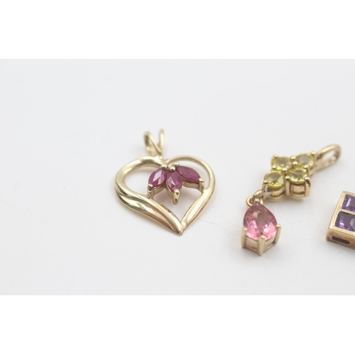 1025 - Three 9ct gold gemstone pendants, one amethyst, one pink tourmaline and sapphire and one ruby - appr... 