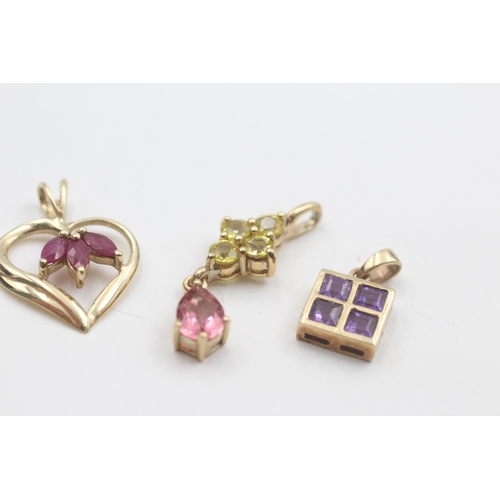 1025 - Three 9ct gold gemstone pendants, one amethyst, one pink tourmaline and sapphire and one ruby - appr... 