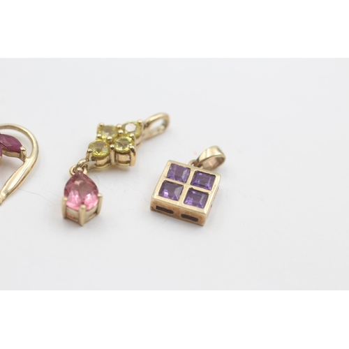 1025 - Three 9ct gold gemstone pendants, one amethyst, one pink tourmaline and sapphire and one ruby - appr... 