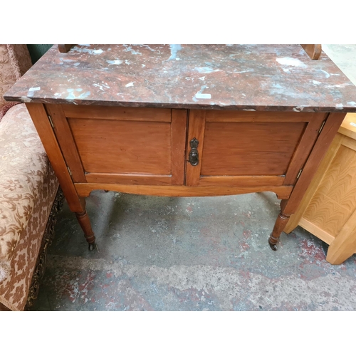 110 - An Edwardian satinwood wash stand with marble top and ceramic tiled splashback - approx. 117cm high ... 