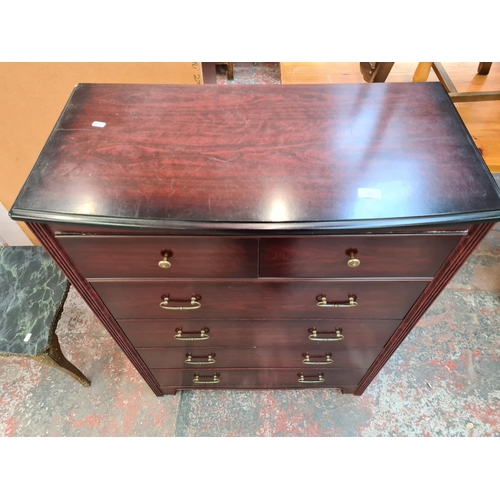 121 - A Silentnight Cabinets mahogany effect chest of two short over four long drawers - approx. 109cm hig... 