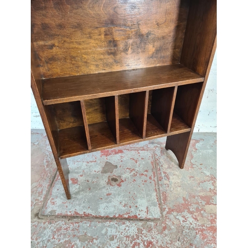 43 - A mid/late 20th century oak bookcase - approx. 138cm high x 91cm wide x 28cm deep