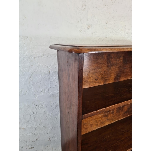 43 - A mid/late 20th century oak bookcase - approx. 138cm high x 91cm wide x 28cm deep