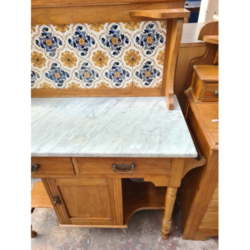 62 - An Edwardian satinwood washstand with marble top and ceramic tile splashback - approx. 128cm high x ... 