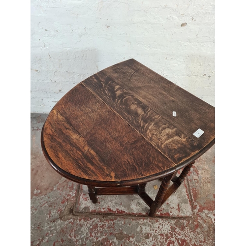 99 - An early 20th century oak drop leaf gate legged oval occasional table on barley twist supports - app... 