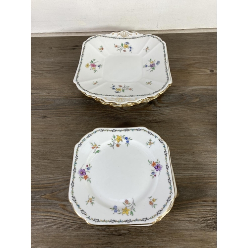 304 - A 1920s Shelley Lowestoft twenty two piece part tea set - Reg no. 733019