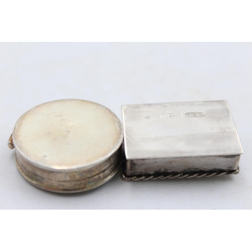 1259 - Two hallmarked silver pill/trinket boxes - approx. gross weight 37 grams