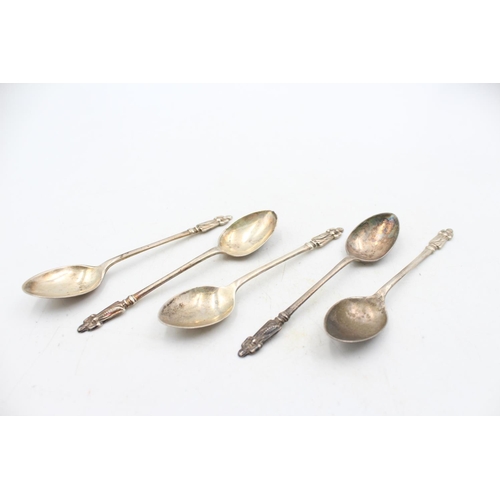 1266 - Five Edwardian W S Savage & Co. hallmarked Sheffield silver Apostle teaspoons, dated 1901 - approx. ... 