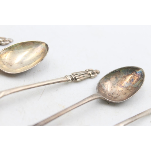 1266 - Five Edwardian W S Savage & Co. hallmarked Sheffield silver Apostle teaspoons, dated 1901 - approx. ... 