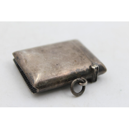 1269 - A George V. J Gloster Ltd. hallmarked Birmingham silver vesta case, dated 1916 - approx. gross weigh... 