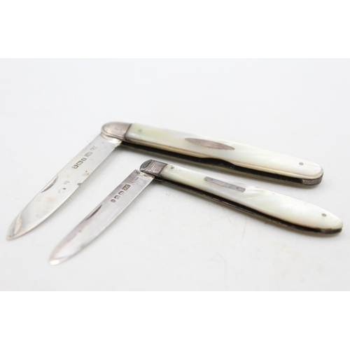 1270 - Two hallmarked .925 silver fruit knives with mother of pearl handles - approx. gross weight 50 grams